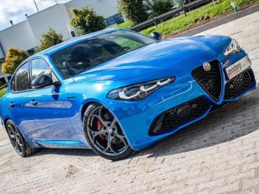 ALFA ROMEO CERTIFIED Alfa Romeo Giulia Competizione My23 2.0 Q4 Vom Ar Vertragsh Gebraucht - Limousine Benzin Hellblau - Moenchweiler - 1192441_5