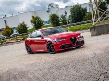 ALFA ROMEO CERTIFIED Alfa Romeo Giulia Competizione 2.0 Q4 Vom Ar Vertragshandle Gebraucht - Limousine Benzin Rot - Moenchweiler - 1203570_1