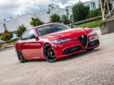 ALFA ROMEO CERTIFIED Alfa Romeo Giulia Competizione 2.0 Q4 Vom Ar Vertragshandle Gebraucht - Limousine Benzin Rot - Moenchweiler - 1203570_2
