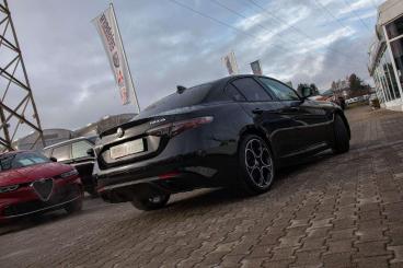 ALFA ROMEO CERTIFIED Alfa Romeo Giulia Competizione 2.0 Q4 Vom Ar Vertragshandle Gebraucht - Limousine Benzin Schwarz - Moenchweiler - 1215180_2