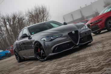 ALFA ROMEO CERTIFIED Alfa Romeo Giulia Veloce 2.0*tief*20´´*ragazzon*carbon* Gebraucht - Limousine Benzin Grau - Moenchweiler - 1215821_1
