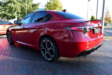 SPOTICAR Alfa Romeo Giulia Veloce Q4*matrix*acc*carplay*f1*h&k Sound Gebraucht - Limousine Benzin  - Braunschweig - 1201219680_5