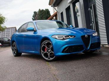 ALFA ROMEO CERTIFIED Alfa Romeo Giulia Competizione 2.0 Q4 Pano Vom Ar Vertragsh Gebraucht - Limousine Benzin Hellblau - Moenchweiler - 1222103_1