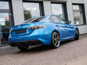 ALFA ROMEO CERTIFIED Alfa Romeo Giulia Competizione 2.0 Q4 Pano Vom Ar Vertragsh Gebraucht - Limousine Benzin Hellblau - Moenchweiler - 1222103_2