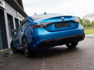 ALFA ROMEO CERTIFIED Alfa Romeo Giulia Competizione 2.0 Q4 Pano Vom Ar Vertragsh Gebraucht - Limousine Benzin Hellblau - Moenchweiler - 1222103_3