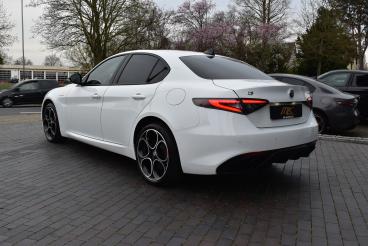 SPOTICAR Alfa Romeo Giulia Veloce Q4*matrix*carplay*navi*f1*traum* Gebraucht - Limousine Benzin Weiß - Braunschweig - 1201256267_4