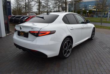 SPOTICAR Alfa Romeo Giulia Veloce Q4*matrix*carplay*navi*f1*traum* Gebraucht - Limousine Benzin Weiß - Braunschweig - 1201256267_5