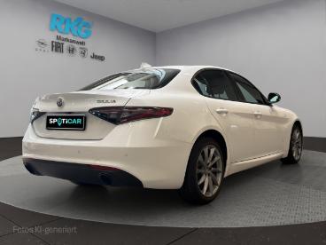 SPOTICAR Alfa Romeo Giulia Ti Q4 Kamera/carplay/totwinkel/spurhalte Gebraucht - Limousine Benzin Weiß - Bornheim - 1201267522_2