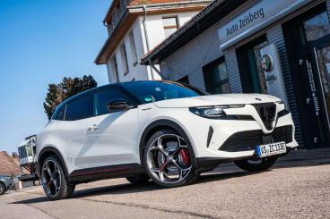 ALFA ROMEO CERTIFIED Alfa Romeo Junior Elettrica 280 Ps Veloce Sport+technpaket Gebraucht - Suv Elektro Weiß - Moenchweiler - 1182096_1