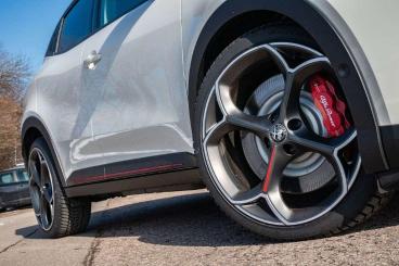 ALFA ROMEO CERTIFIED Alfa Romeo Junior Elettrica 280 Ps Veloce Sport+technpaket Gebraucht - Suv Elektro Weiß - Moenchweiler - 1182096_2