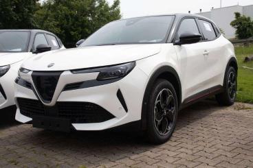 SPOTICAR Alfa Romeo Junior Q4 Ibrida 1.2 Vgt Prem+tech+sport-paket Gebraucht - Geländewagen Benzin Weiß - Moenchweiler - 801281571_1