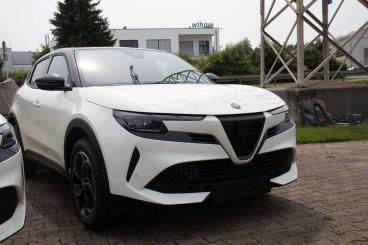 SPOTICAR Alfa Romeo Junior Q4 Ibrida 1.2 Vgt Prem+tech+sport-paket Gebraucht - Geländewagen Benzin Weiß - Moenchweiler - 801281571_2
