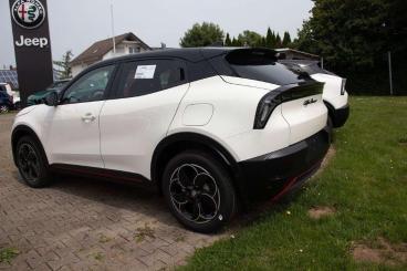 SPOTICAR Alfa Romeo Junior Q4 Ibrida 1.2 Vgt Prem+tech+sport-paket Gebraucht - Geländewagen Benzin Weiß - Moenchweiler - 801281571_3
