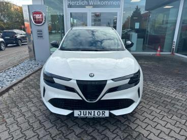 SPOTICAR Alfa Romeo Junior 1.2 Mhev Vgt 100kw E-dct6 Speciale Gebraucht - Geländewagen Benzin Weiß - Mannheim - 801313031_1