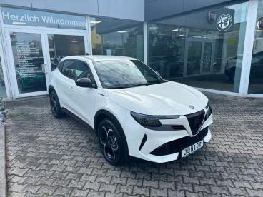 SPOTICAR Alfa Romeo Junior 1.2 Mhev Vgt 100kw E-dct6 Speciale Gebraucht - Geländewagen Benzin Weiß - Mannheim - 801313031_2