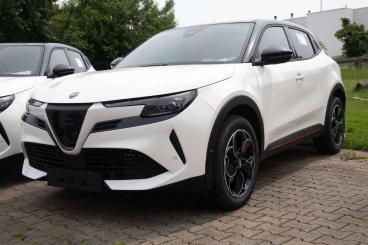 SPOTICAR Alfa Romeo Junior Q4 Junior 1.2 Vgt Ibrida Speciale Sport-p Gebraucht - Limousine Hybrid Weiß - Moenchweiler - 801354122_1