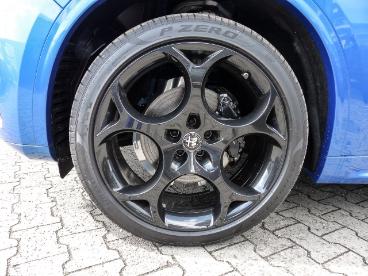 ALFA ROMEO CERTIFIED Alfa Romeo Stelvio Estrema - Assistenzpaket - Panorama - Alarmanlage Gebraucht - Suv Benzin  - Koeln - 1002934_3