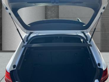 SPOTICAR Audi A3 Sportback 35 Sport 1.5tfsi Pano Navi Bi-xenon Gebraucht - Limousine Benzin Weiß - Hamburg - 1201350897_5