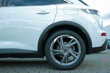 SPOTICAR Ds Ds 7 Crossback 7 Crossback Hybrid 4x2 Rivoli + Navi./ Sitzh./ Pdc Gebraucht - Suv Plug-in Hybrid Weiß - Karlsruhe - 301264291_5
