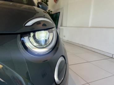 SPOTICAR Fiat 500 E Giorgio Armani Limousine Gebraucht - Kleinwagen Elektro  - Dresden - 1201184906_5