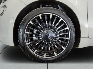 SPOTICAR Fiat 500 E La Prima Navi Jbl Acc Carplay Keyless Kamera Dab Gebraucht - Kleinwagen Elektro Weiß - Eberswalde - 1201241486_4