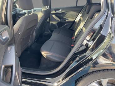 SPOTICAR Ford Focus St-line Acc*led*kamera*apple*navi*allwetter Gebraucht - Kleinwagen Benzin Schwarz - Bamberg - 1201234339_5