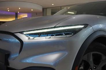 SPOTICAR Ford Mustang Navi/led/kamera/leder/shz/dab+ Gebraucht - Coupé-cabrio Elektro Silber - Schöningen - 1201213003_4