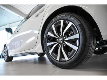 SPOTICAR Honda Civic 2.0 Elegance Navigation Alufelgen Ruckfahrkamera S Gebraucht - Kleinwagen Hybrid Weiß - Wuppertal - 1201334575_5