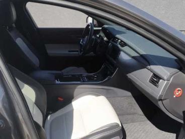 SPOTICAR Jaguar Xf 25d Awd R-sport Gebraucht - Limousine Diesel Grau - Regensburg - 1201281657_3