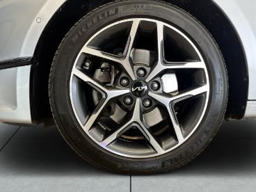 SPOTICAR Kia Ceed Cee-d Ceed 1.5t Dct7 Spirit Lenkradheizg. Led Navi Jbl S Gebraucht - Limousine Benzin Silber - Braunschweig - 1201211261_4