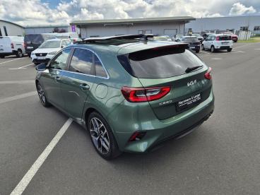 SPOTICAR Kia Ceed Cee-d Ceed Gebraucht - Limousine Benzin Grün - Potsdam - 1201280901_3