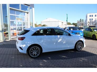 SPOTICAR Kia Ceed Cee-d Ceed Gebraucht - Limousine Benzin Weiß - Potsdam - 1201349574_2