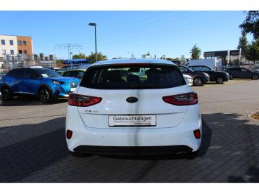 SPOTICAR Kia Ceed Cee-d Ceed Gebraucht - Limousine Benzin Weiß - Potsdam - 1201349574_4
