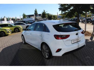 SPOTICAR Kia Ceed Cee-d Ceed Gebraucht - Limousine Benzin Weiß - Potsdam - 1201349574_5
