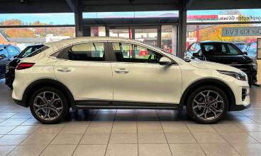 SPOTICAR Kia Xceed 1.5 Benzin Spirit *led* Navi * Allwetter*rfk* Gebraucht - Limousine Benzin Weiß - Melle - 1201202561_4
