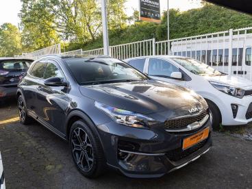 SPOTICAR Kia Xceed 1.6 Black Xdition +pano+nav+rfk+pdc+l/shz++ Gebraucht - Limousine Benzin Grau - Solingen - 1201305885_4