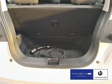 SPOTICAR Leapmotor T03 Design 95 Automatik *navi*kamera Gebraucht - Kleinwagen Elektro Weiß - Frankfurt - 1201312887_5