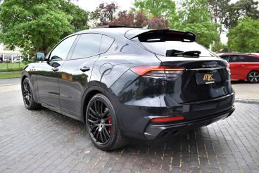 SPOTICAR Maserati Levante Trofeo 3.8 V8 21zoll*pano*led*carbon*top Gebraucht - Geländewagen Benzin Schwarz - Braunschweig - 1201272125_4