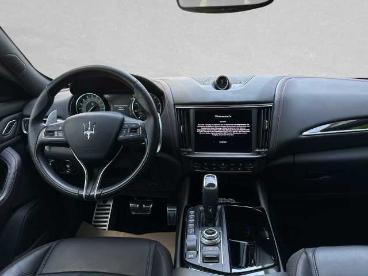 SPOTICAR Maserati Levante Modena - Maserati Regensburg Gebraucht - Geländewagen Benzin Weiß - Regensburg - 1201281735_4