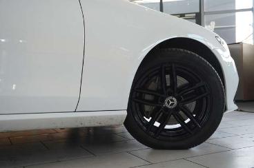 SPOTICAR Mercedes E-klasse Classe E E Lim. Avantgarde Navi/led/kamera/pano./ahk Gebraucht - Limousine Diesel Weiß - Schöningen - 1201203624_5