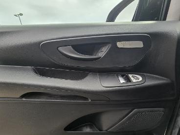 SPOTICAR Mercedes Vito Shz Kamera Navi Ahk Gebraucht -  Diesel Silber - Halberstadt - 1201298677_5