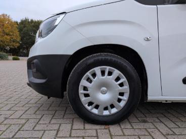 SPOTICAR Opel Combo E Cargo - E Edition Ahk Kamera Allwetter Gebraucht -  Elektro Weiß - Gnarrenburg - 1201190730_2