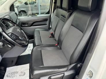SPOTICAR Opel Vivaro Kasten Edition L (l3)*kamera*navi*ahk* Gebraucht -  Diesel Weiß - Nidda - 1201279579_5