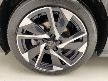 SPOTICAR Peugeot 308 Lim. Allure 1.2 Led Acc Sitzheizung Navi Gebraucht - Limousine Benzin Schwarz - Bad Kreuznach - 1201224718_5