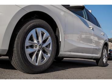 SPOTICAR Skoda Fabia Selection+at+shz+lrh+r-kam+pdc+apple+ Gebraucht - Kleinwagen Benzin  - Wuppertal - 1201237359_5