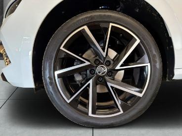 SPOTICAR Skoda Kamiq 1.5 Tsi Monte Carlo Pano+navi+kamera+led+ Gebraucht - Suv Benzin Weiß - Braunschweig - 1201310185_4