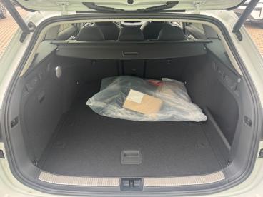 SPOTICAR Skoda Superb Combi 1.5 Tsi Mhev 110kw Selection Ahk Gebraucht - Limousine Benzin Weiß - Olpe - 1201202554_4