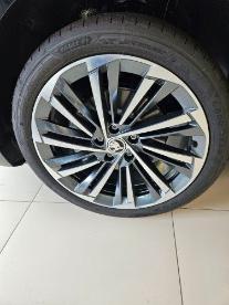 SPOTICAR Skoda Superb Combi 2.0 Tdi L&k Navi+pano+ahk+matrixled Gebraucht - Limousine Diesel Schwarz - Olpe - 1201204265_5