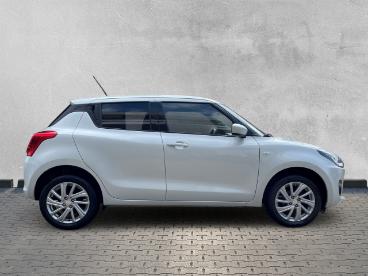 SPOTICAR Suzuki Swift Comfort 1.2 Allgrip 4x4 Led Acc Shz Kamera Gebraucht - Kleinwagen Benzin Weiß - Furtwangen - 1201257697_4