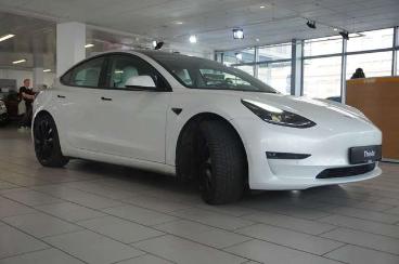 SPOTICAR Tesla Model 3 Longrange Dual-motor Navi/kamera/sh/ahk Gebraucht - Limousine Benzin  - Schöningen - 1201203824_4